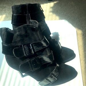 NEW LADIES BOOTS  BLACK